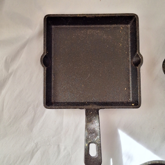 Crofton Cast Iron Mini Cookware Set of 3 - Picture 7 of 8